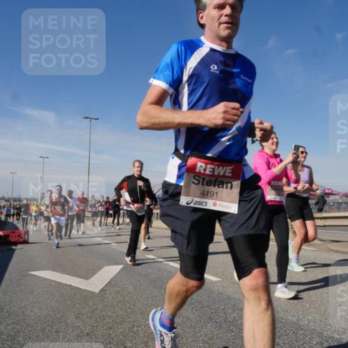 03.10.2025 - Köhlbrandbrückenlauf Matties Gatica Varas http://msf.ph/oto/8993083 03.10.2025 12:45:34 Position 2 4191 meine-sportfotos.de