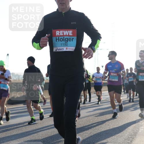 03.10.2025 - Köhlbrandbrückenlauf Luisa Fischer http://msf.ph/oto/8993088 03.10.2025 10:19:02 Position 3 1192, 1 meine-sportfotos.de