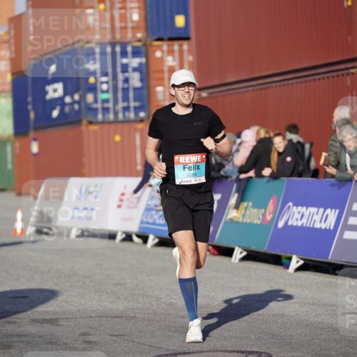 03.10.2025 - Köhlbrandbrückenlauf Michael Burmester http://msf.ph/oto/8993090 03.10.2025 09:53:22 Ziel 1012, 3078, 3226, 3262, 3299, 3704 meine-sportfotos.de
