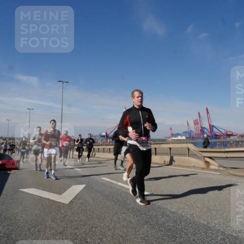 03.10.2025 - Köhlbrandbrückenlauf Matties Gatica Varas http://msf.ph/oto/8993093 03.10.2025 12:45:35 Position 2  meine-sportfotos.de