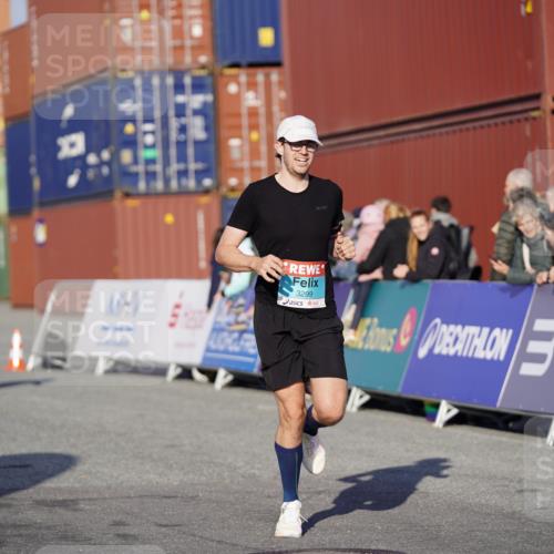 03.10.2025 - Köhlbrandbrückenlauf Michael Burmester http://msf.ph/oto/8993096 03.10.2025 09:53:23 Ziel 1012, 3078, 3226, 3262, 3299, 3704 meine-sportfotos.de