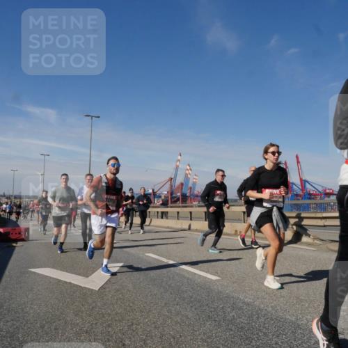 03.10.2025 - Köhlbrandbrückenlauf Matties Gatica Varas http://msf.ph/oto/8993099 03.10.2025 12:45:36 Position 2 6 meine-sportfotos.de