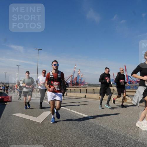 03.10.2025 - Köhlbrandbrückenlauf Matties Gatica Varas http://msf.ph/oto/8993103 03.10.2025 12:45:37 Position 2  meine-sportfotos.de