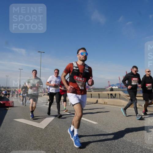 03.10.2025 - Köhlbrandbrückenlauf Matties Gatica Varas http://msf.ph/oto/8993107 03.10.2025 12:45:37 Position 2 331, 118 meine-sportfotos.de