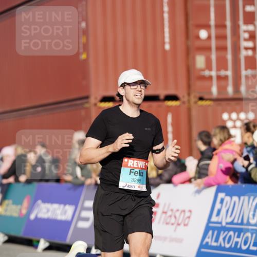 03.10.2025 - Köhlbrandbrückenlauf Michael Burmester http://msf.ph/oto/8993109 03.10.2025 09:53:24 Ziel 1012, 3078, 3226, 3262, 3299, 3704 meine-sportfotos.de