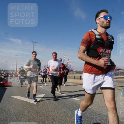03.10.2025 - Köhlbrandbrückenlauf Matties Gatica Varas http://msf.ph/oto/8993111 03.10.2025 12:45:38 Position 2  meine-sportfotos.de
