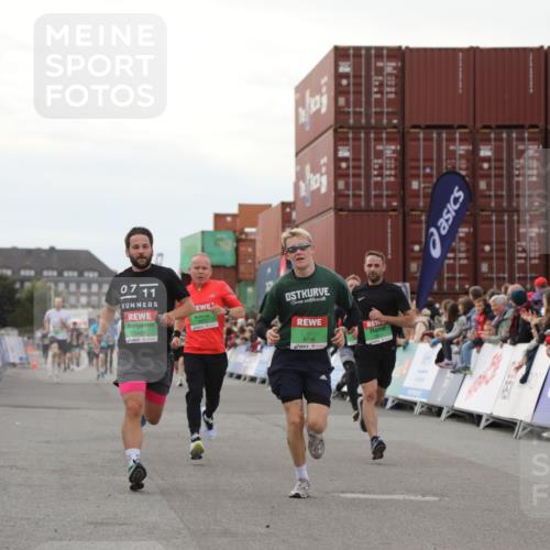 03.10.2025 - Köhlbrandbrückenlauf Yannick Fuchs http://msf.ph/oto/8993112 03.10.2025 16:03:52 Ziel 7811, 7862, 9405, 9473, 9672, 9730, 9746 meine-sportfotos.de