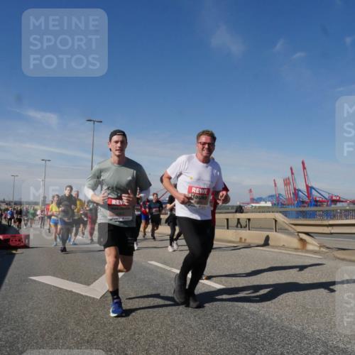 03.10.2025 - Köhlbrandbrückenlauf Matties Gatica Varas http://msf.ph/oto/8993116 03.10.2025 12:45:38 Position 2 4305, 118 meine-sportfotos.de