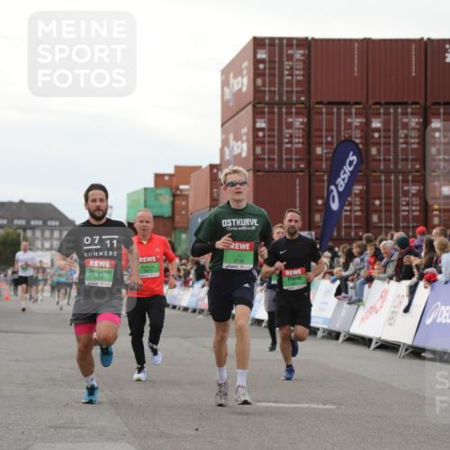 03.10.2025 - Köhlbrandbrückenlauf Yannick Fuchs http://msf.ph/oto/8993119 03.10.2025 16:03:53 Ziel 7257, 7811, 7862, 9405, 9473, 9672, 9730, 9744, 9746 meine-sportfotos.de