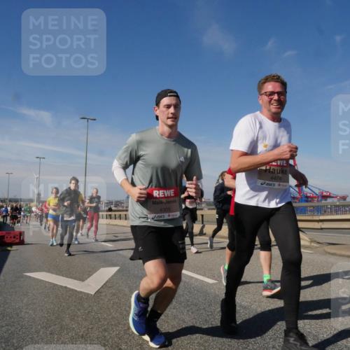 03.10.2025 - Köhlbrandbrückenlauf Matties Gatica Varas http://msf.ph/oto/8993120 03.10.2025 12:45:39 Position 2 4305, 4474 meine-sportfotos.de