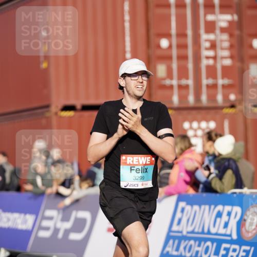 03.10.2025 - Köhlbrandbrückenlauf Michael Burmester http://msf.ph/oto/8993122 03.10.2025 09:53:24 Ziel 1012, 3078, 3226, 3262, 3299, 3704 meine-sportfotos.de