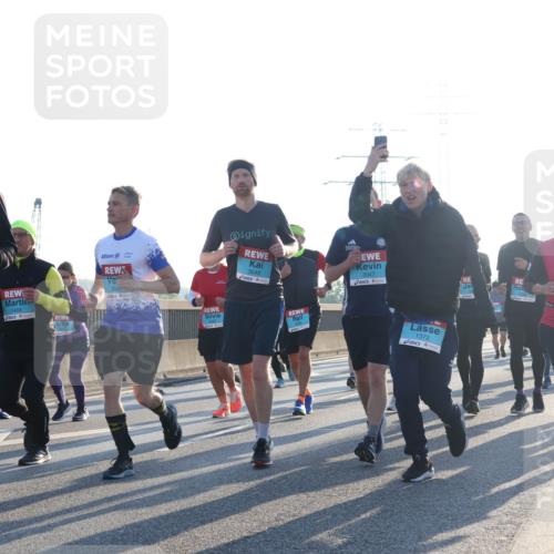 03.10.2025 - Köhlbrandbrückenlauf Luisa Fischer http://msf.ph/oto/8993123 03.10.2025 10:19:05 Position 3 1201, 1464, 3048, 3047, 1372 meine-sportfotos.de