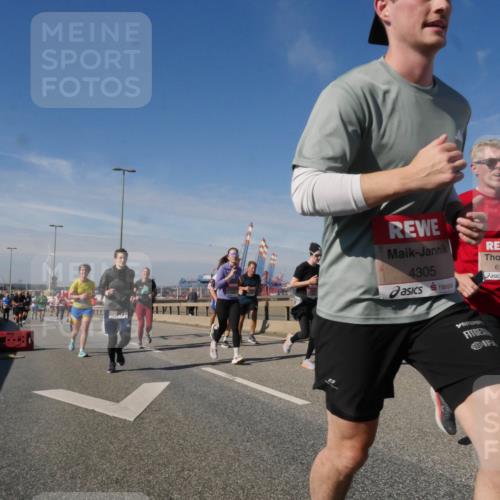03.10.2025 - Köhlbrandbrückenlauf Matties Gatica Varas http://msf.ph/oto/8993126 03.10.2025 12:45:39 Position 2 4305, 6177 meine-sportfotos.de