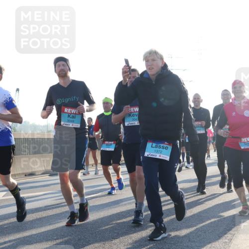 03.10.2025 - Köhlbrandbrückenlauf Luisa Fischer http://msf.ph/oto/8993130 03.10.2025 10:19:06 Position 3 3049, 3048, 3047, 1372, 1892, 1954, 1 meine-sportfotos.de