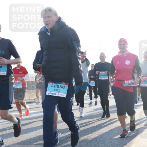 03.10.2025 - Köhlbrandbrückenlauf Luisa Fischer http://msf.ph/oto/8993137 03.10.2025 10:19:07 Position 3 3048, 1372, 1892, 1954, 1 meine-sportfotos.de