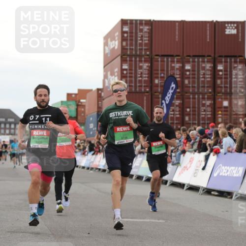 03.10.2025 - Köhlbrandbrückenlauf Yannick Fuchs http://msf.ph/oto/8993139 03.10.2025 16:03:53 Ziel 7257, 7811, 7862, 9405, 9473, 9672, 9730, 9744, 9746 meine-sportfotos.de