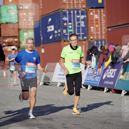 03.10.2025 - Köhlbrandbrückenlauf Michael Burmester http://msf.ph/oto/8993143 03.10.2025 09:53:25 Ziel 3078, 3226, 3262, 3299, 3704 meine-sportfotos.de
