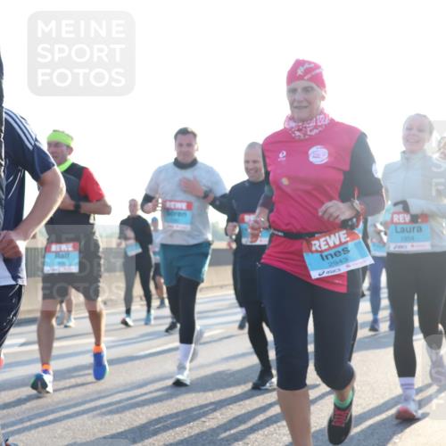 03.10.2025 - Köhlbrandbrückenlauf Luisa Fischer http://msf.ph/oto/8993145 03.10.2025 10:19:07 Position 3 2943, 1954 meine-sportfotos.de