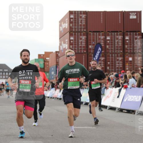 03.10.2025 - Köhlbrandbrückenlauf Yannick Fuchs http://msf.ph/oto/8993148 03.10.2025 16:03:53 Ziel 7257, 7811, 7862, 9405, 9473, 9672, 9730, 9744, 9746 meine-sportfotos.de