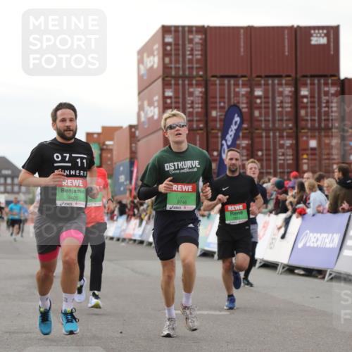 03.10.2025 - Köhlbrandbrückenlauf Yannick Fuchs http://msf.ph/oto/8993154 03.10.2025 16:03:53 Ziel 7257, 7811, 7862, 9405, 9473, 9672, 9730, 9744, 9746 meine-sportfotos.de