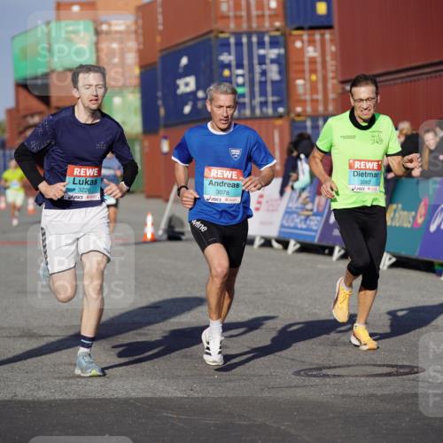 03.10.2025 - Köhlbrandbrückenlauf Michael Burmester http://msf.ph/oto/8993156 03.10.2025 09:53:26 Ziel 3078, 3226, 3262, 3299, 3704 meine-sportfotos.de