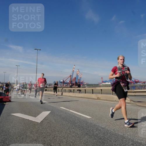 03.10.2025 - Köhlbrandbrückenlauf Matties Gatica Varas http://msf.ph/oto/8993157 03.10.2025 12:45:43 Position 2  meine-sportfotos.de