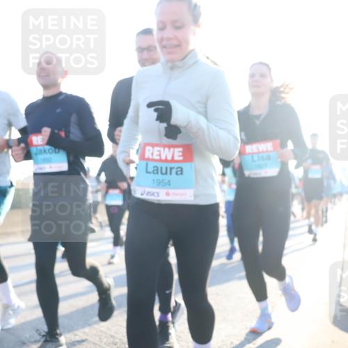 03.10.2025 - Köhlbrandbrückenlauf Luisa Fischer http://msf.ph/oto/8993162 03.10.2025 10:19:09 Position 3 1954 meine-sportfotos.de