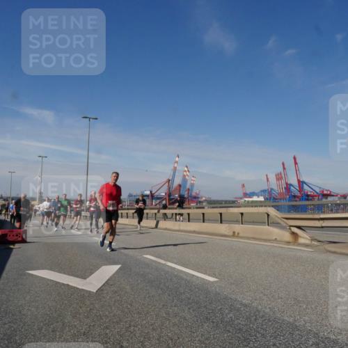 03.10.2025 - Köhlbrandbrückenlauf Matties Gatica Varas http://msf.ph/oto/8993163 03.10.2025 12:45:44 Position 2  meine-sportfotos.de