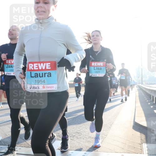 03.10.2025 - Köhlbrandbrückenlauf Luisa Fischer http://msf.ph/oto/8993165 03.10.2025 10:19:09 Position 3 1892, 1782, 1954, 1829 meine-sportfotos.de