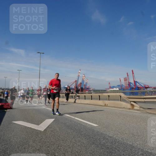 03.10.2025 - Köhlbrandbrückenlauf Matties Gatica Varas http://msf.ph/oto/8993167 03.10.2025 12:45:44 Position 2  meine-sportfotos.de