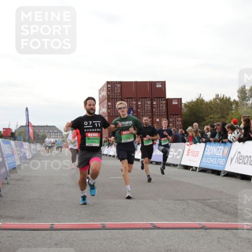 03.10.2025 - Köhlbrandbrückenlauf Yannick Fuchs http://msf.ph/oto/8993169 03.10.2025 16:03:54 Ziel 7257, 7811, 7862, 9405, 9473, 9672, 9730, 9744, 9746 meine-sportfotos.de