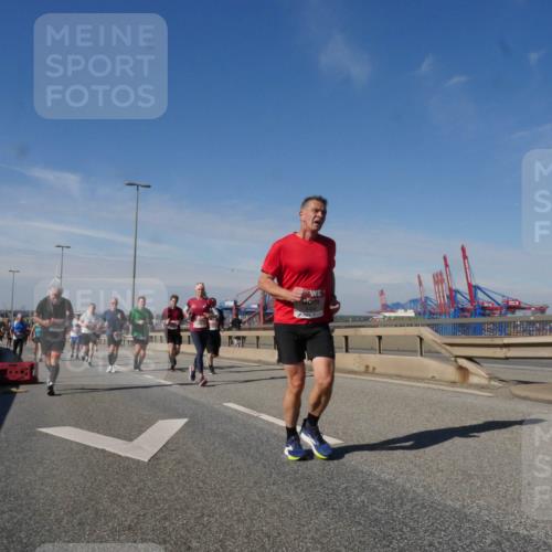 03.10.2025 - Köhlbrandbrückenlauf Matties Gatica Varas http://msf.ph/oto/8993177 03.10.2025 12:45:46 Position 2  meine-sportfotos.de