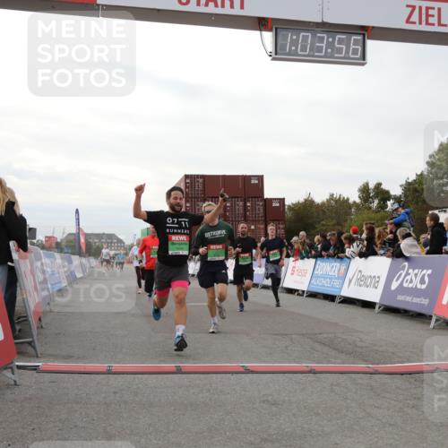03.10.2025 - Köhlbrandbrückenlauf Yannick Fuchs http://msf.ph/oto/8993178 03.10.2025 16:03:54 Ziel 7257, 7811, 7862, 9405, 9473, 9672, 9730, 9744, 9746 meine-sportfotos.de