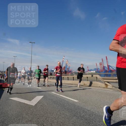 03.10.2025 - Köhlbrandbrückenlauf Matties Gatica Varas http://msf.ph/oto/8993186 03.10.2025 12:45:47 Position 2 446 meine-sportfotos.de