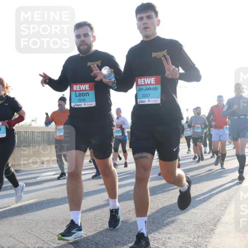 03.10.2025 - Köhlbrandbrückenlauf Luisa Fischer http://msf.ph/oto/8993190 03.10.2025 10:19:11 Position 3 1807, 3206, 3207 meine-sportfotos.de