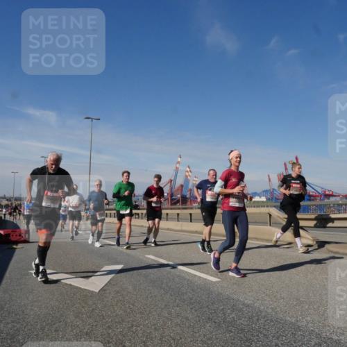 03.10.2025 - Köhlbrandbrückenlauf Matties Gatica Varas http://msf.ph/oto/8993194 03.10.2025 12:45:48 Position 2 11 meine-sportfotos.de