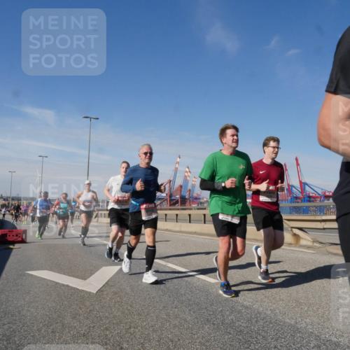 03.10.2025 - Köhlbrandbrückenlauf Matties Gatica Varas http://msf.ph/oto/8993213 03.10.2025 12:45:50 Position 2  meine-sportfotos.de