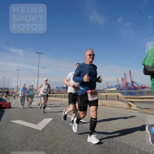 03.10.2025 - Köhlbrandbrückenlauf Matties Gatica Varas http://msf.ph/oto/8993218 03.10.2025 12:45:50 Position 2 4656 meine-sportfotos.de