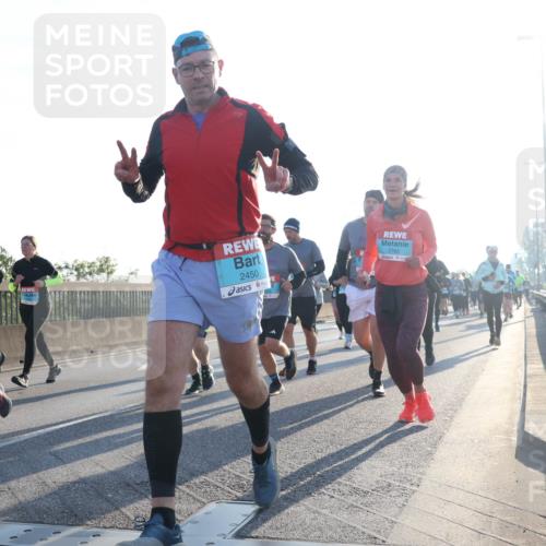 03.10.2025 - Köhlbrandbrückenlauf Luisa Fischer http://msf.ph/oto/8993219 03.10.2025 10:19:14 Position 3 2450, 2790 meine-sportfotos.de