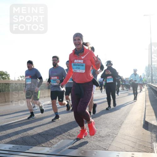 03.10.2025 - Köhlbrandbrückenlauf Luisa Fischer http://msf.ph/oto/8993227 03.10.2025 10:19:15 Position 3 2790, 00, 00 meine-sportfotos.de