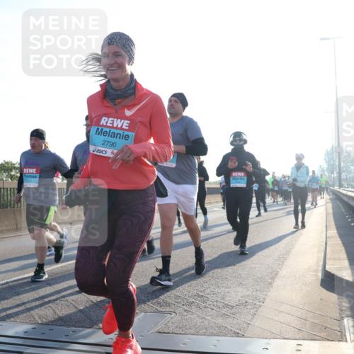 03.10.2025 - Köhlbrandbrückenlauf Luisa Fischer http://msf.ph/oto/8993231 03.10.2025 10:19:15 Position 3 2790, 00, 00 meine-sportfotos.de