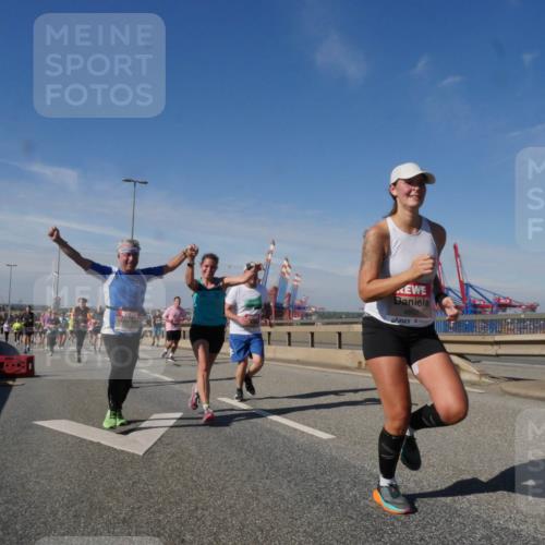 03.10.2025 - Köhlbrandbrückenlauf Matties Gatica Varas http://msf.ph/oto/8993233 03.10.2025 12:45:52 Position 2 4862 meine-sportfotos.de