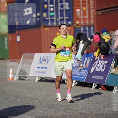 03.10.2025 - Köhlbrandbrückenlauf Michael Burmester http://msf.ph/oto/8993234 03.10.2025 09:53:34 Ziel 2831, 3078, 3226, 3262, 3841 meine-sportfotos.de