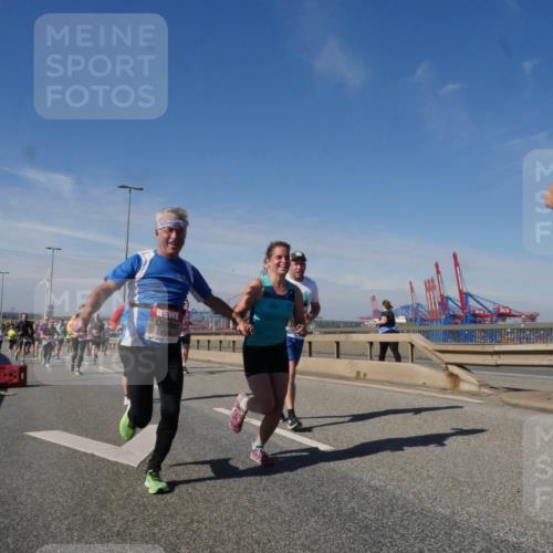 03.10.2025 - Köhlbrandbrückenlauf Matties Gatica Varas http://msf.ph/oto/8993236 03.10.2025 12:45:53 Position 2 4588 meine-sportfotos.de