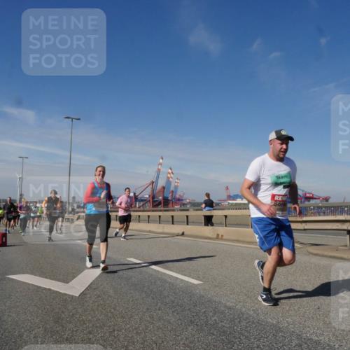 03.10.2025 - Köhlbrandbrückenlauf Matties Gatica Varas http://msf.ph/oto/8993245 03.10.2025 12:45:54 Position 2  meine-sportfotos.de
