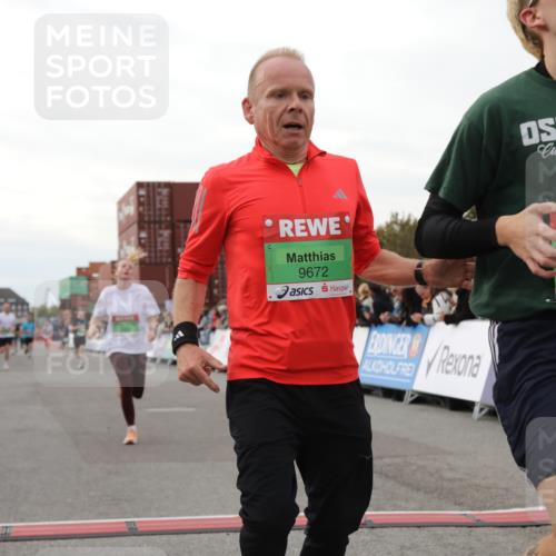 03.10.2025 - Köhlbrandbrückenlauf Yannick Fuchs http://msf.ph/oto/8993251 03.10.2025 16:03:56 Ziel 7257, 7811, 7862, 9405, 9473, 9672, 9744, 9746 meine-sportfotos.de