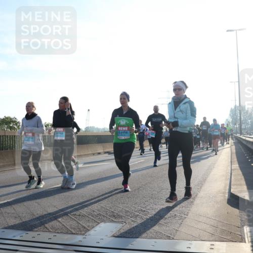 03.10.2025 - Köhlbrandbrückenlauf Luisa Fischer http://msf.ph/oto/8993254 03.10.2025 10:19:17 Position 3  meine-sportfotos.de