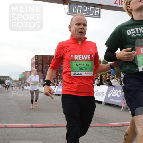 03.10.2025 - Köhlbrandbrückenlauf Yannick Fuchs http://msf.ph/oto/8993256 03.10.2025 16:03:56 Ziel 7257, 7811, 7862, 9405, 9473, 9672, 9744, 9746 meine-sportfotos.de