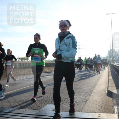 03.10.2025 - Köhlbrandbrückenlauf Luisa Fischer http://msf.ph/oto/8993259 03.10.2025 10:19:18 Position 3 670, 3619, 00, 00 meine-sportfotos.de