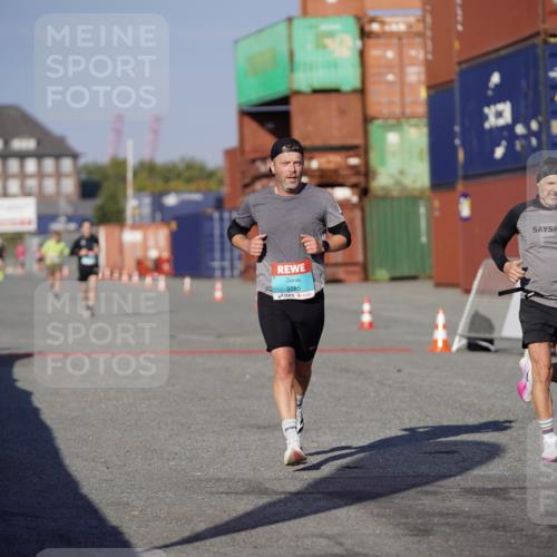 03.10.2025 - Köhlbrandbrückenlauf Michael Burmester http://msf.ph/oto/8993272 03.10.2025 09:54:10 Ziel 1037, 3785 meine-sportfotos.de